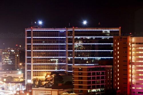 Edificio del Centro Financiero Zona 9 de noche