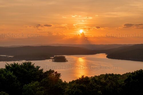 Atardecer en la Laguna de Yaxhá