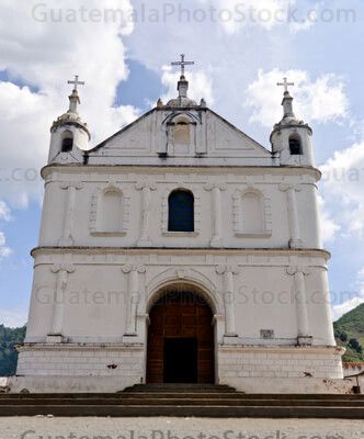 Fachada del Santuario Chi-Ixim
