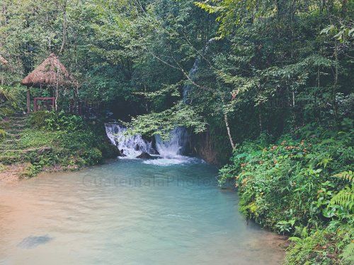 Río en las Cuevas del Rey Marcos