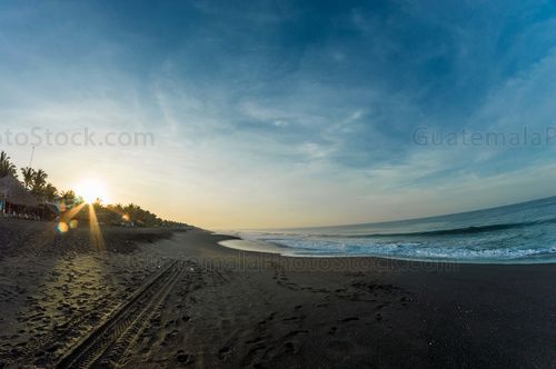 Amanecer en Monterrico