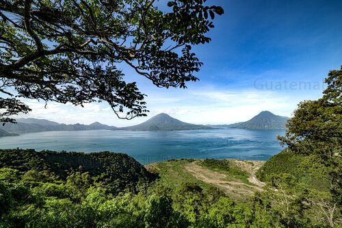 Paisaje del Lago de Atitlán, Sololá