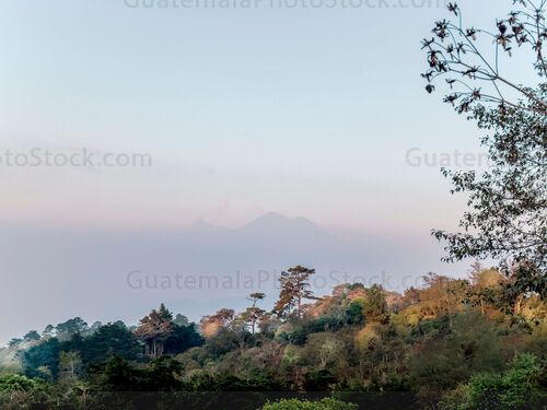 Amanecer hacia los Volcanes