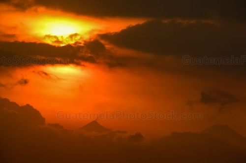 Atardecer con la cadena Volcánica central