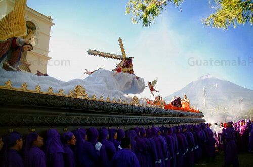 Salida de la procesión del Jesús Nazareno de la Caida