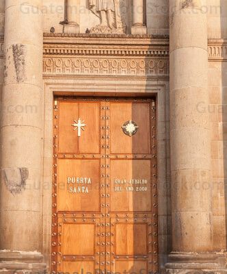 Puerta Santa en la Fachada Catedral Metropolitana