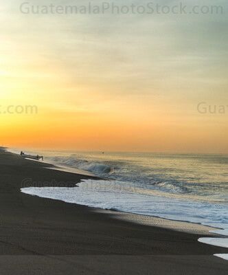 Amanecer en la Playa de Monterrico, Santa Rosa