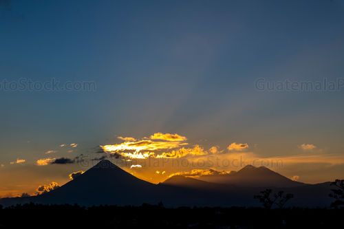 Silueta de los volcanes