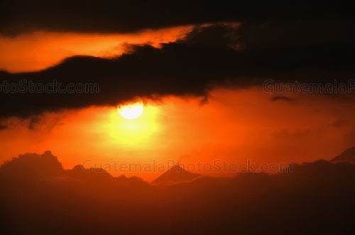 Atardecer con la cadena Volcánica central