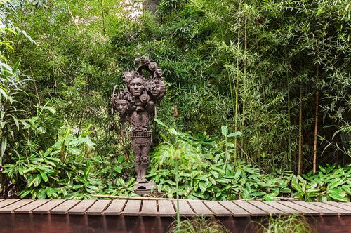 Escultura metalica en el parque Isla Aventura