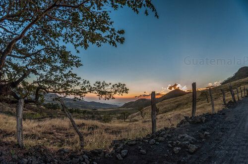 Atardecer sobre las faldas del Pacaya