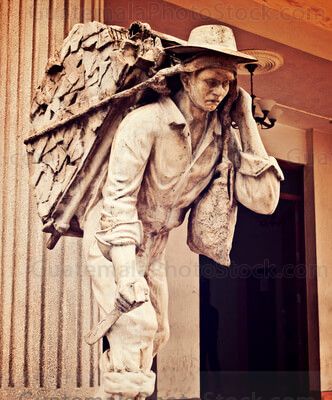 Monumento en la Municipalidad de Santo Domingo Xenacoj