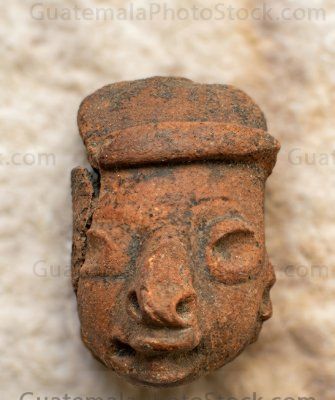 Artesania de rostro maya (Kaminal Juyú)