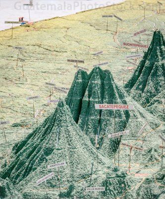 Volcán Santiguaguito en el mapa en relieve