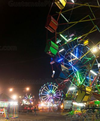 Juegos mecanicos en feria patronal