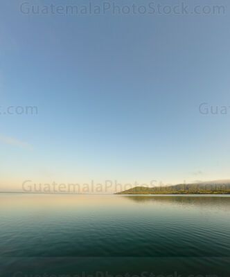 Amanecer en el Lago Petén Itzá