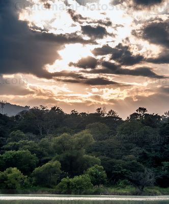 Atardecer sobre la laguna de Ixpaco