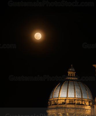 Luna llena y la Catedral Metropolitana