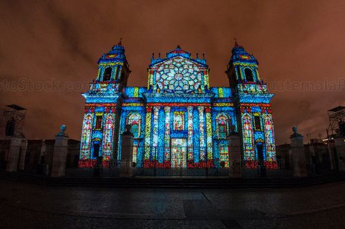 Mapping sobre la fachada de la Catedral Metropolitana