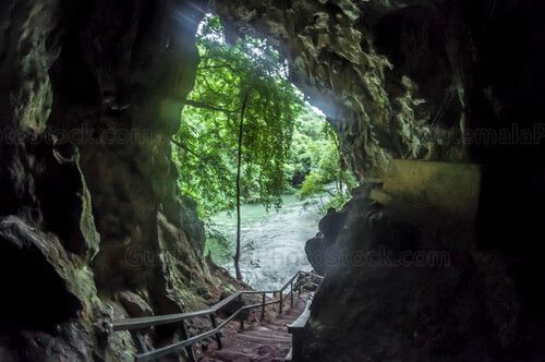 Nacimiento del Río Lanquín en las Grutas de Lanquín