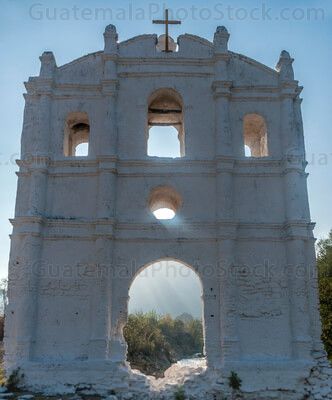 Ruina de la fachada del templo de Pueblo Viejo, San Sebastian