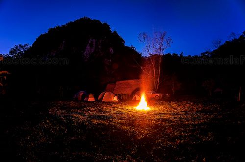 Fogata en campamento