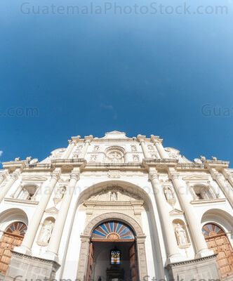 Fachada y Atrio de San José Catedral