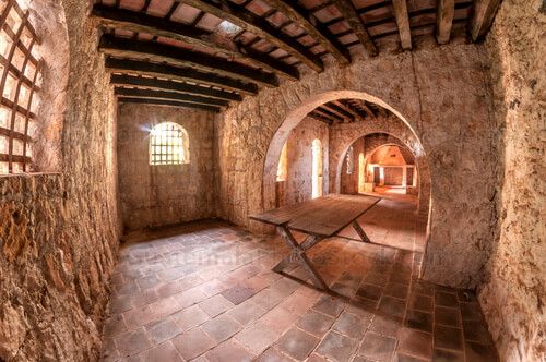 Interior del comedor del Castillo de San Felipe de Lara