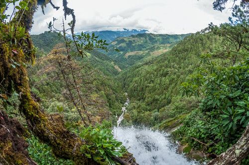 Río que desagua la Laguna Magdalena