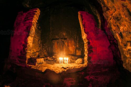 Altar maya en la Cueva de Quen Santo