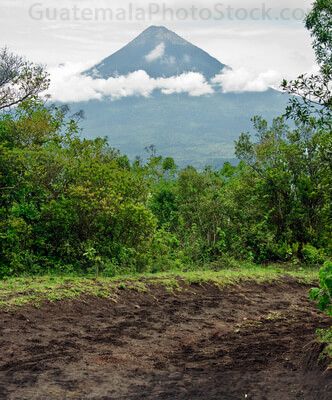 Sendero de ascenso al cono del volcan de pacaya
