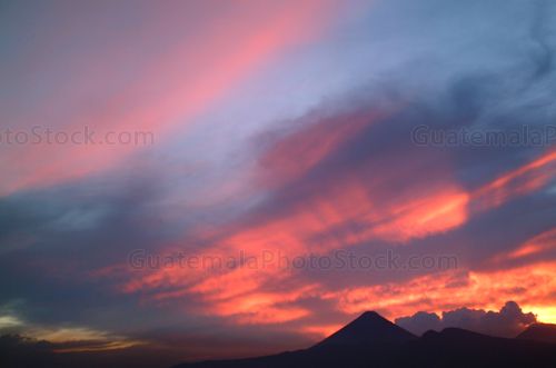 Atardecer con la cadena Volcánica central