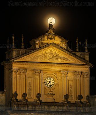 Luna llena y la Catedral Metropolitana