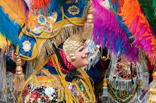 Bailador disfrazado durante la fiesta patronal de Chichicastenango