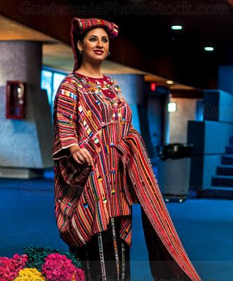 Estampa de mujer con traje típico