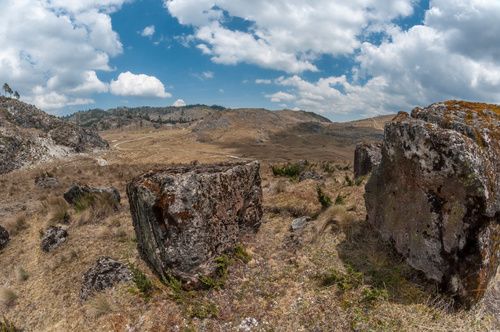Paisaje rocoso en la cumbre de la Sierra de los Cuchumatanes