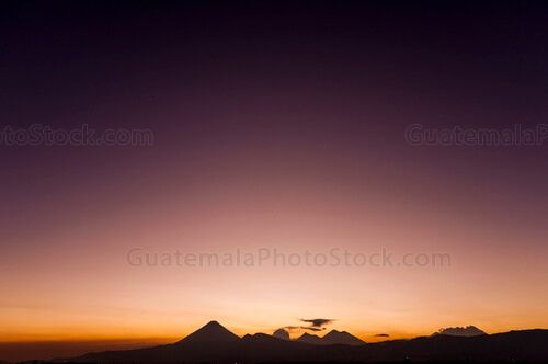 Atardecer sobre la cadena volcánica central