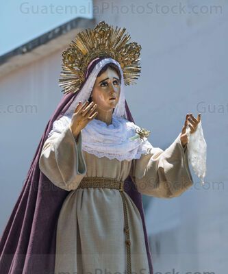 Consagrada Imagen de la Virgen de Dolores