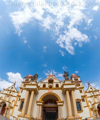 Fachada y atrio del templo de San Pedro Soloma