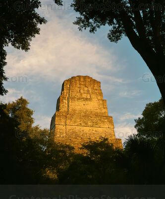 Crestería templo maya de Tikal