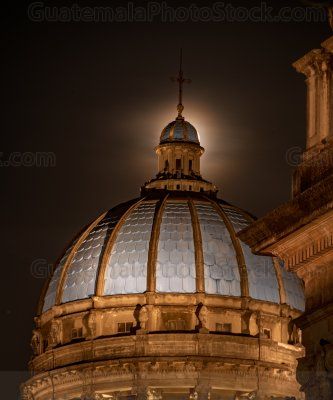 Luna llena y la Catedral Metropolitana