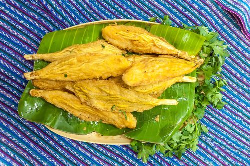 Pacayas envueltas en huevo