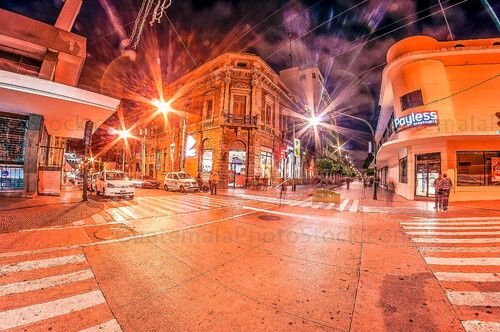 Sexta Avenida de noche