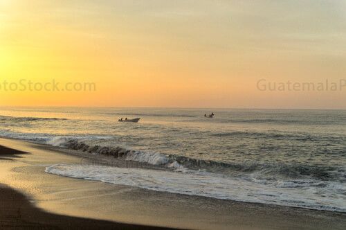 Amanecer en la Playa de Monterrico