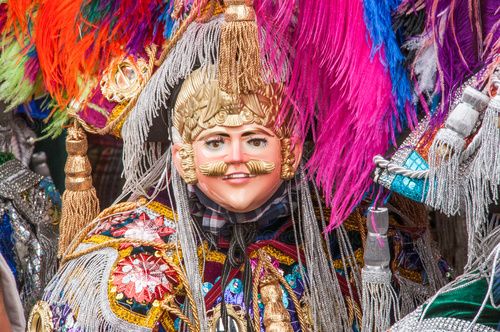 Bailador disfrazado durante la fiesta patronal de Chichicastenango