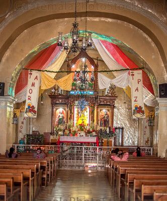Interior del Templo de San Andres Xecul