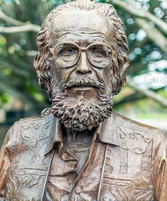 Monumento a Efrain Recinos