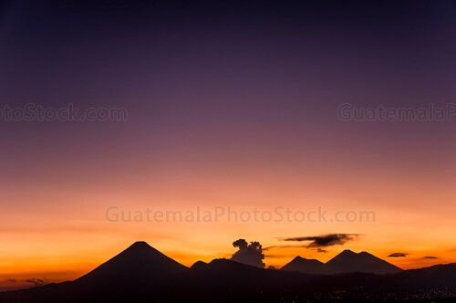Atardecer sobre la cadena volcánica central