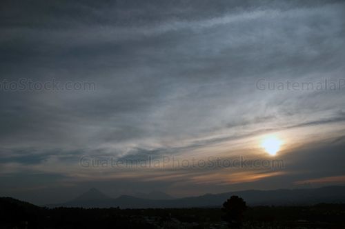 Atardecer con volcanes