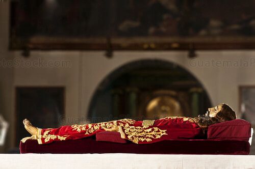 Consagrada Imagen del Cristo Yacente de Santo Domingo
